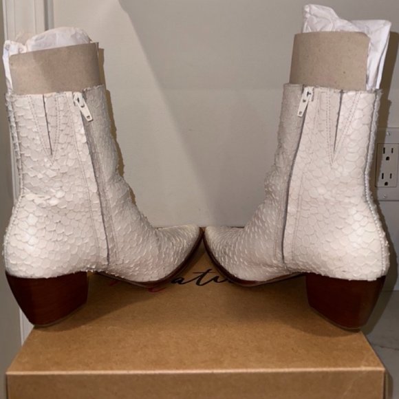 Matisse Caty Ankle Boot - Picture 4 of 14